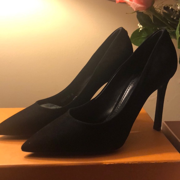 Louis Vuitton black suede pumps  (never been worn) - Picture 1 of 8